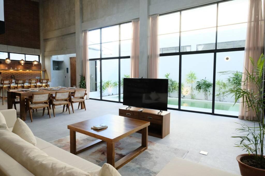 Manresa Villa Bali 2 Canggu  Exterior photo